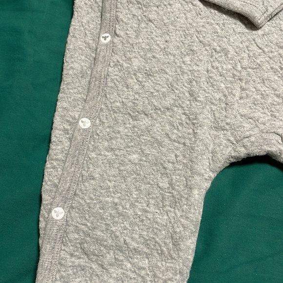 Bundle for discount 4 for $20 Burt’s bees baby onesie, no foot. Newborn 3 month - Picture 3 of 4